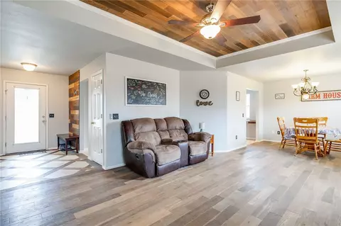 809 Michael St, Centerton, AR 72719 photo 3