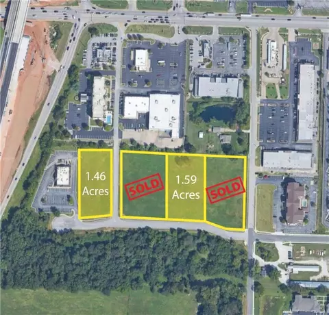 W Poplar Street, Rogers, AR 72758
