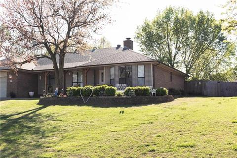 2002 Stout Dr, Springdale, AR 72762 photo 3