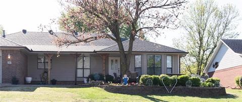 2002 Stout Dr, Springdale, AR 72762 photo 1