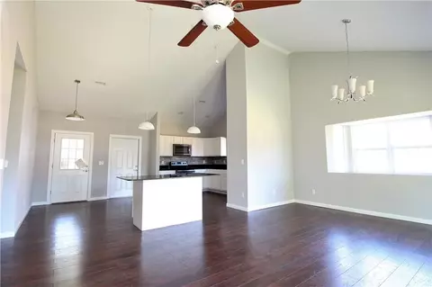 404 E Union St, Rogers, AR 72756 photo 3