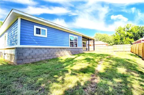 404 E Union St, Rogers, AR 72756 photo 2