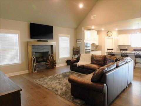 960 Silver Maple St, Centerton, AR 72719 photo 4