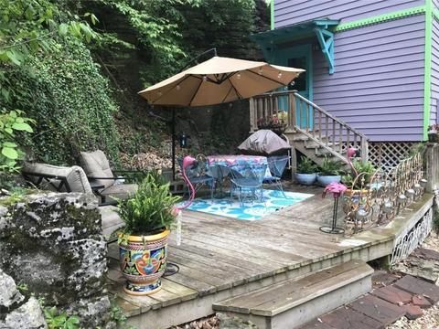 5 Ming St, Eureka Springs, AR 72632