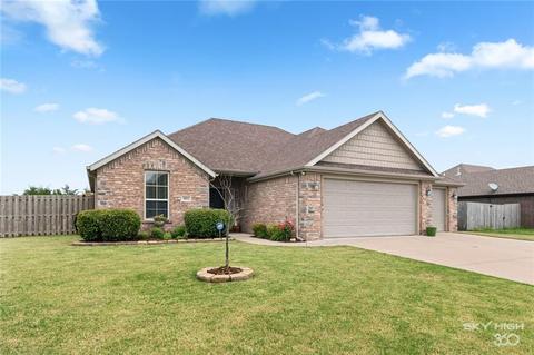 401 Torino Pl, Centerton, AR 72719 photo 2