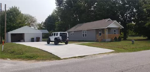 111 Jackson St, Lowell, AR 72745 photo 2