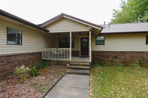 935 E Main St, Gentry, AR 72734 photo 2