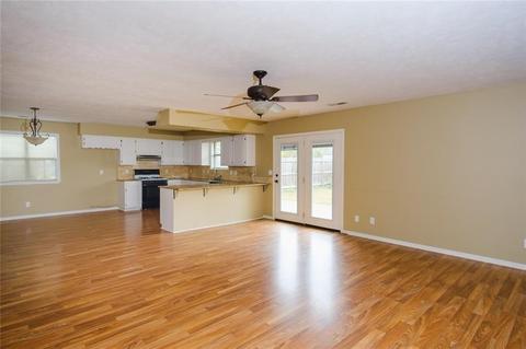 935 E Main St, Gentry, AR 72734 photo 5