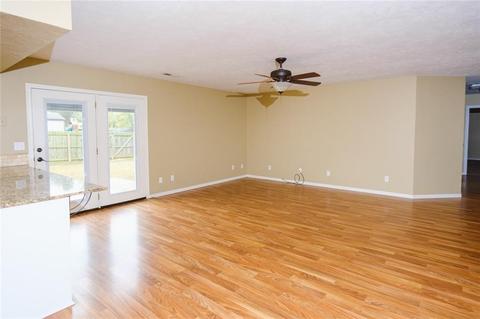 935 E Main St, Gentry, AR 72734 photo 3