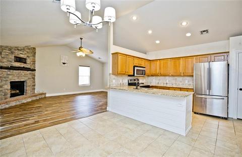215 Blake Dr, Centerton, AR 72719 photo 3