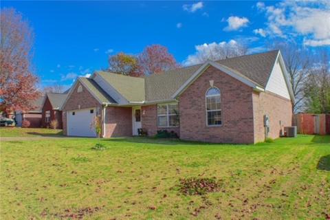 211 Blake Dr, Centerton, AR 72719 photo 2