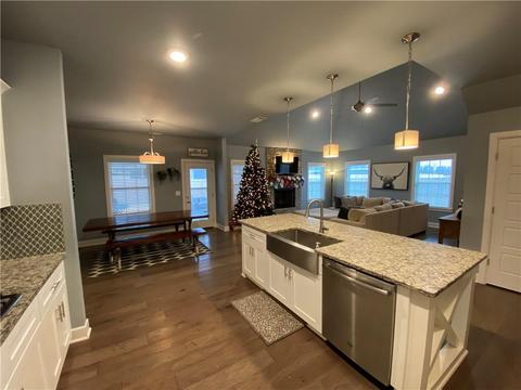 1071 Silver Maple St, Centerton, AR 72719 photo 3