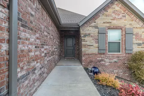 1740 Abbey Ln, Centerton, AR 72719 photo 2