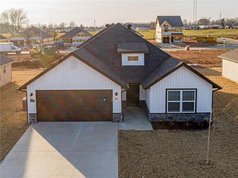 607 E Wire Ridge Dr, Rogers, AR 72758 photo 1