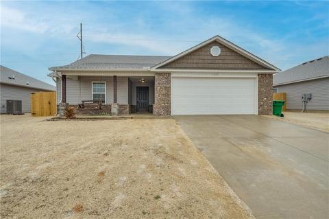 1620 Edinburgh Dr, Centerton, AR 72719 photo 1