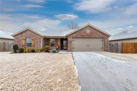 709 Olivia Ln, Centerton, AR 72719 photo 2