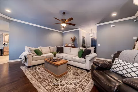 709 Olivia Ln, Centerton, AR 72719 photo 1