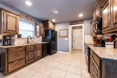 709 Olivia Ln, Centerton, AR 72719 photo 5