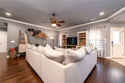 709 Olivia Ln, Centerton, AR 72719 photo 4