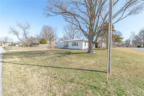 117 Jackson St, Lowell, AR 72745 photo 2