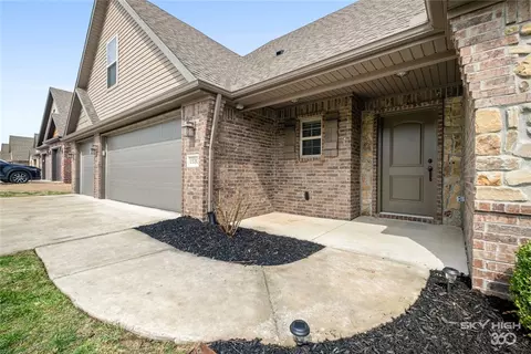 1530 Abbey Ln, Centerton, AR 72719 photo 2