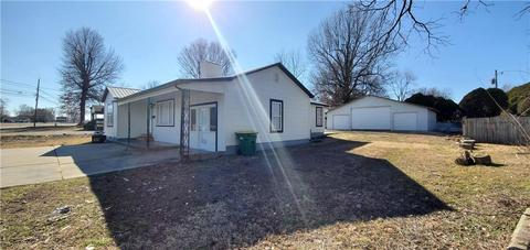 736 Holcomb St, Springdale, AR 72764 photo 2