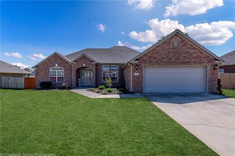 109 Hoss St, Centerton, AR 72719 photo 1