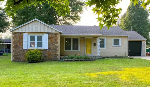 618 Maple Dr, Springdale, AR 72764 photo 1