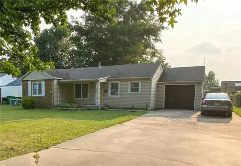 618 Maple Dr, Springdale, AR 72764 photo 2