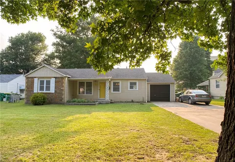 618 Maple Dr, Springdale, AR 72764 photo 3