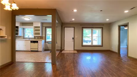 618 Maple Dr, Springdale, AR 72764 photo 5