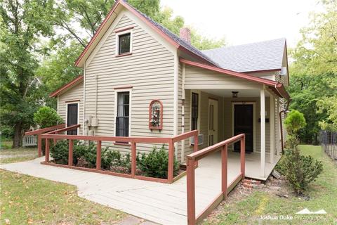 75 Wall St, Eureka Springs, AR 72632