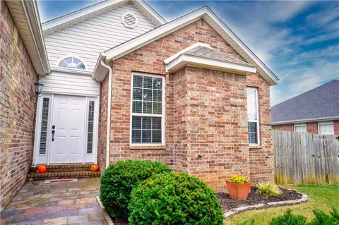 2987 Eagle Crest Cir, Springdale, AR 72762 photo 2