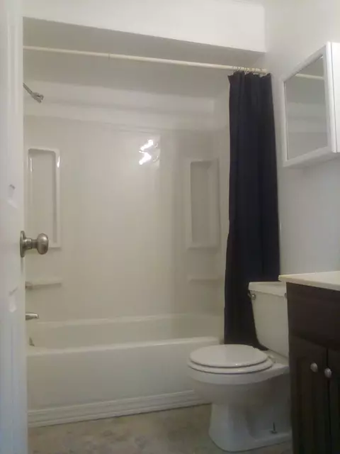 209 E 8th St, Pineville, MO 64856 photo 4
