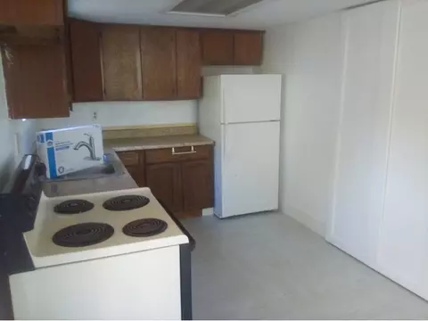 209 E 8th St, Pineville, MO 64856 photo 2