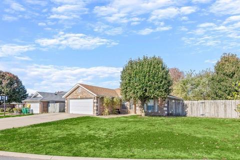 840 Honeysuckle Dr, Centerton, AR 72719 photo 2
