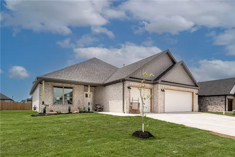 721 Skylar St, Bentonville, AR 72713