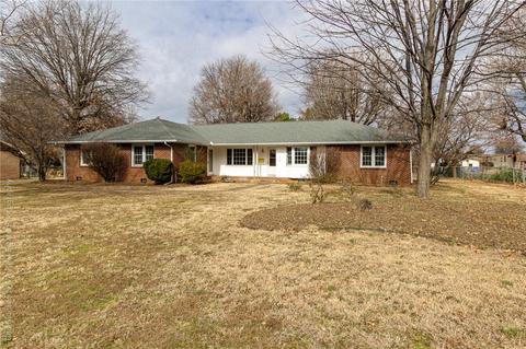 1704 Phillips Dr, Springdale, AR 72762 photo 1
