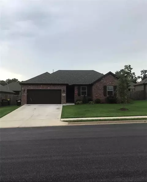 501 Carlson St, Centerton, AR 72719 photo 1