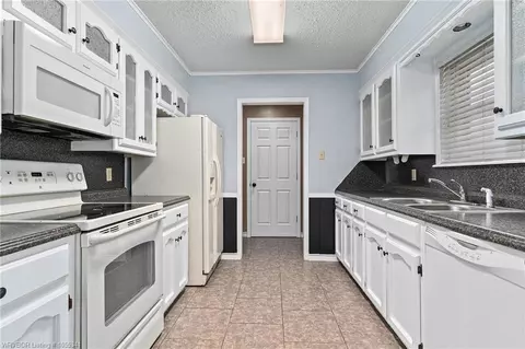 1406 Strozier Ct, Barling, AR 72923 photo 4
