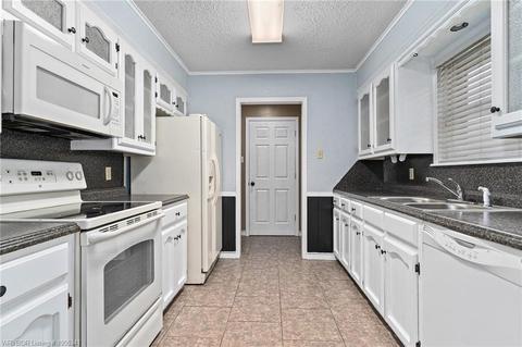 1406 Strozier Ct, Barling, AR 72923 photo 4