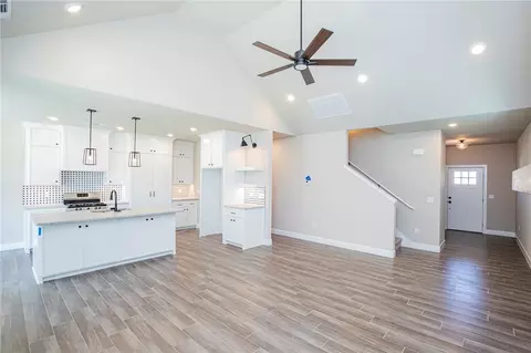 981 Moosehead St, Centerton, AR 72719 photo 8