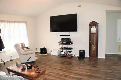 910 Raspberry St, Elkins, AR 72727 photo 3