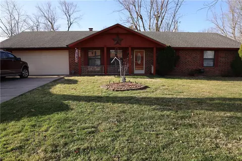 209 E Henson Ave, Springdale, AR 72764 photo 1