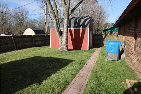 209 E Henson Ave, Springdale, AR 72764 photo 4