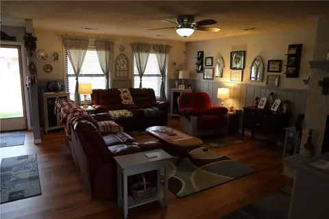 209 E Henson Ave, Springdale, AR 72764 photo 9