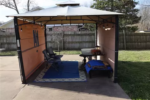 209 E Henson Ave, Springdale, AR 72764 photo 5
