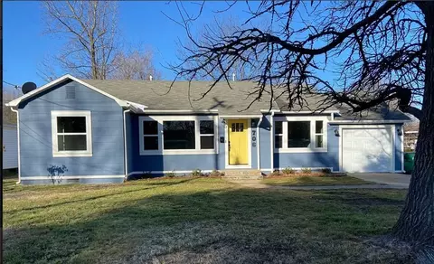 706 Maple Dr, Springdale, AR 72764 photo 1