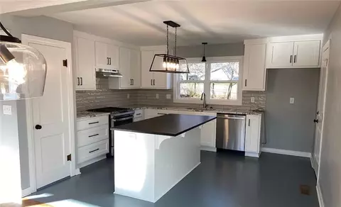 706 Maple Dr, Springdale, AR 72764 photo 3
