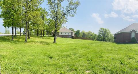 2 W Bluff Ln, Holiday Island, AR 72631